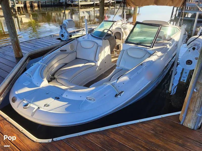 The Image of Crownline Boats 240 EX 2004 - 16055399