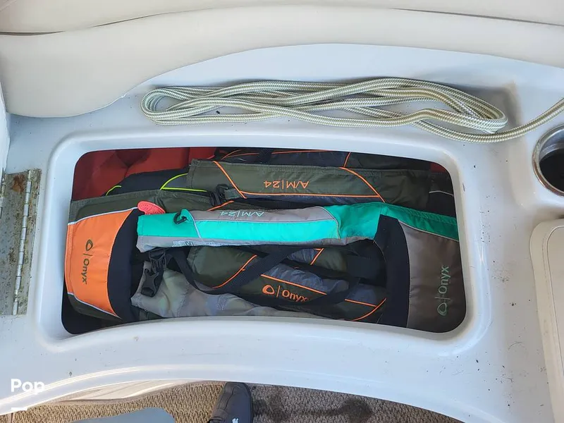 Slide: The Image of Crownline Boats 240 EX 2004 - 16055366