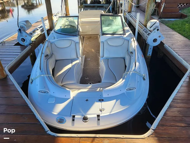 Slide: The Image of Crownline Boats 240 EX 2004 - 16055398