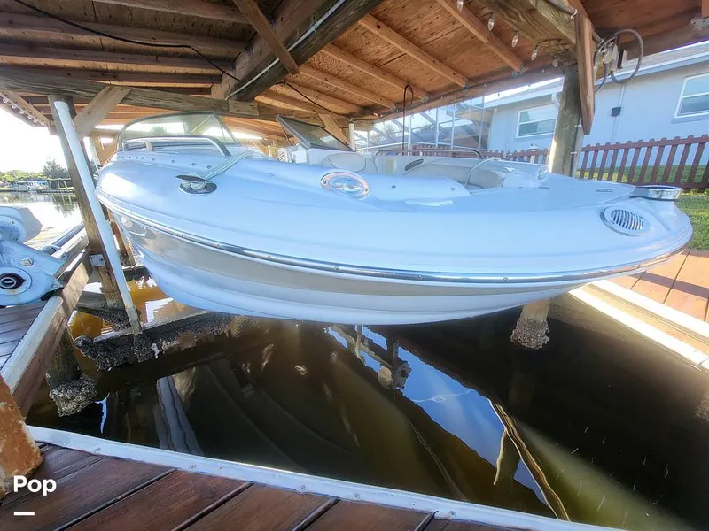 Slide: The Image of Crownline Boats 240 EX 2004 - 16055264