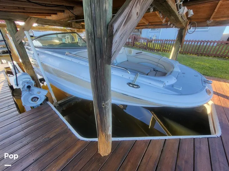Slide: The Image of Crownline Boats 240 EX 2004 - 16055271