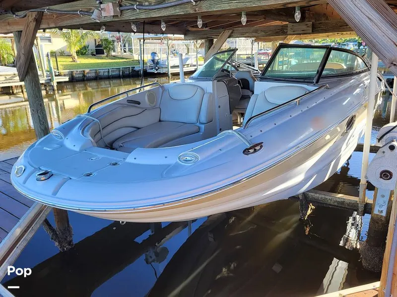 Slide: The Image of Crownline Boats 240 EX 2004 - 16055281