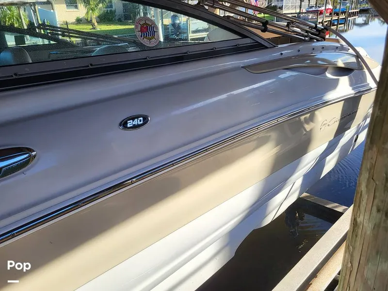 Slide: The Image of Crownline Boats 240 EX 2004 - 16055285