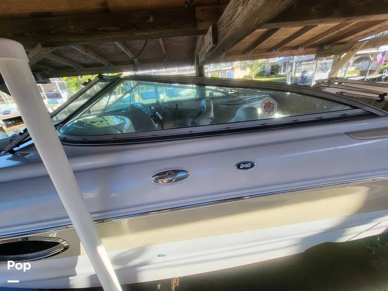 Slide: The Image of Crownline Boats 240 EX 2004 - 16055287