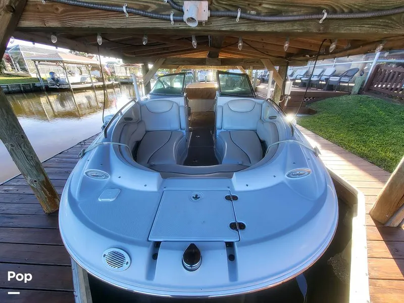 Slide: The Image of Crownline Boats 240 EX 2004 - 16055252