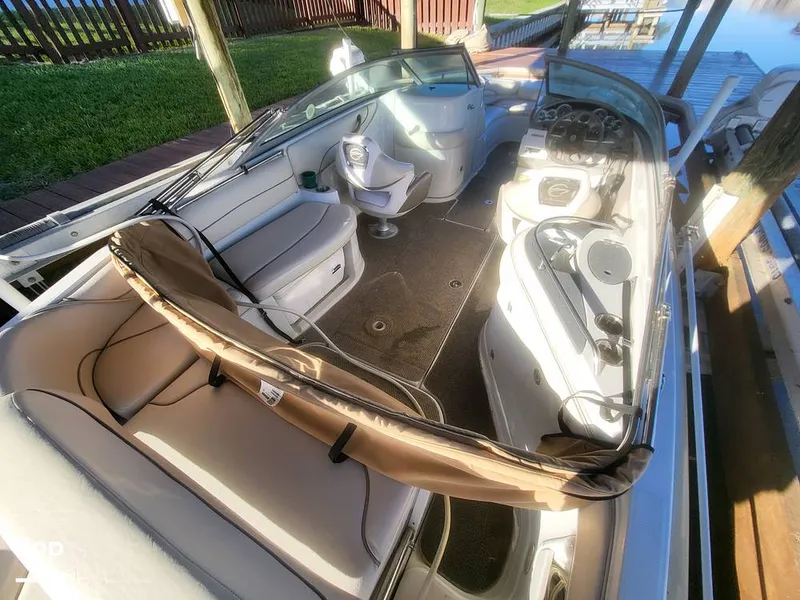 Slide: The Image of Crownline Boats 240 EX 2004 - 16055308