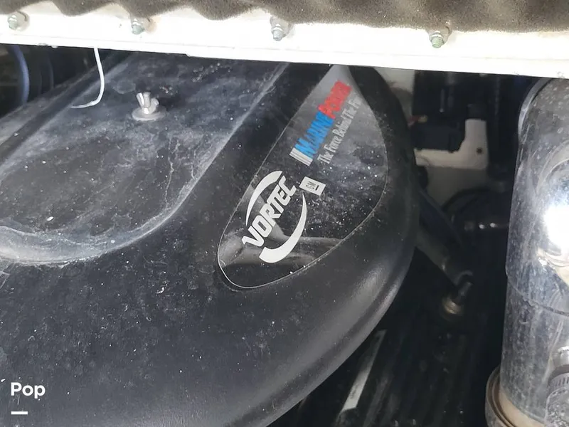 Slide: The Image of Crownline Boats 240 EX 2004 - 16055313