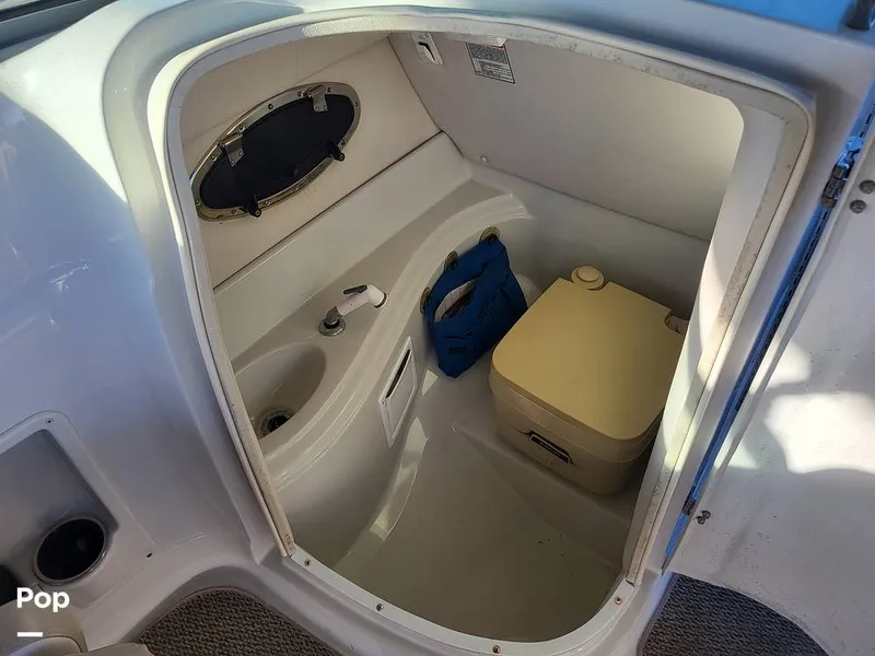 Slide: The Image of Crownline Boats 240 EX 2004 - 16055331