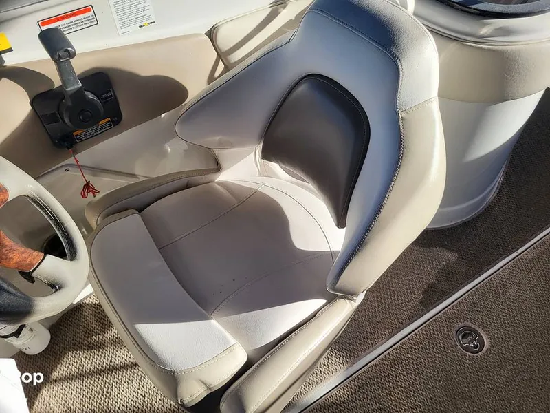 Slide: The Image of Crownline Boats 240 EX 2004 - 16055335