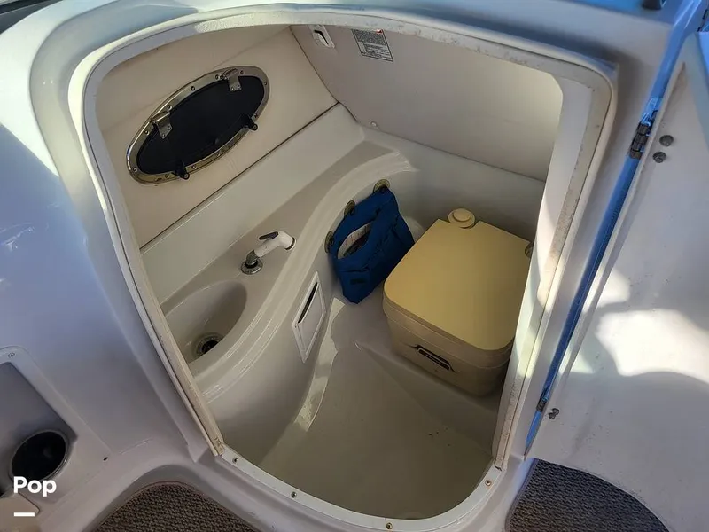 Slide: The Image of Crownline Boats 240 EX 2004 - 16055255