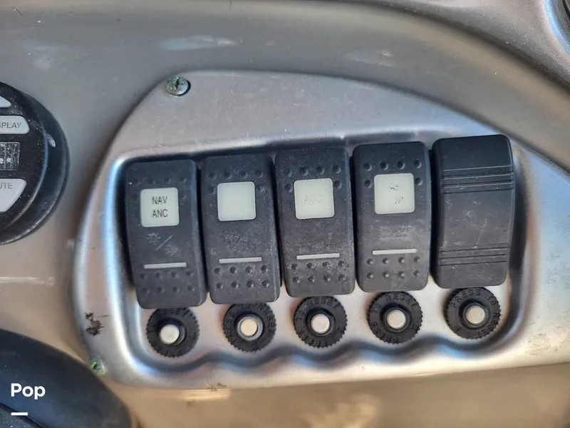 Slide: The Image of Crownline Boats 240 EX 2004 - 16055342