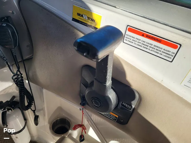 Slide: The Image of Crownline Boats 240 EX 2004 - 16055351