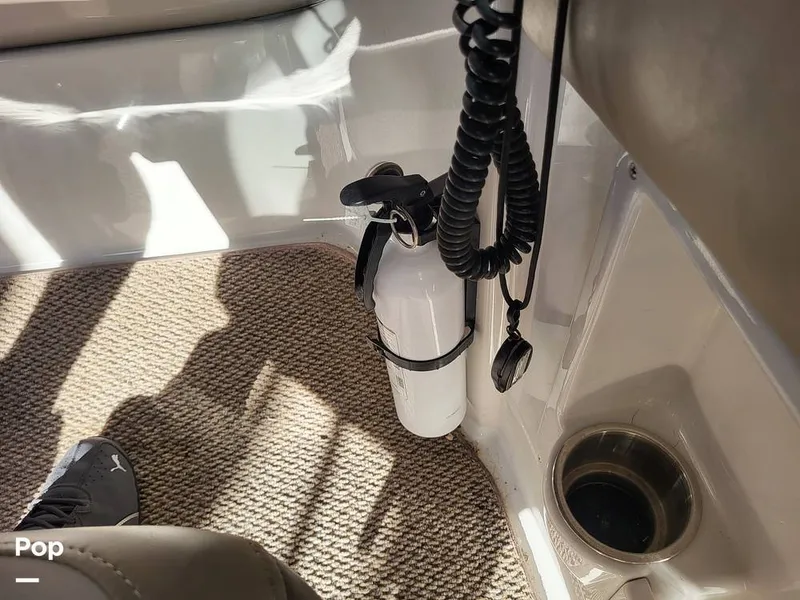 Slide: The Image of Crownline Boats 240 EX 2004 - 16055352