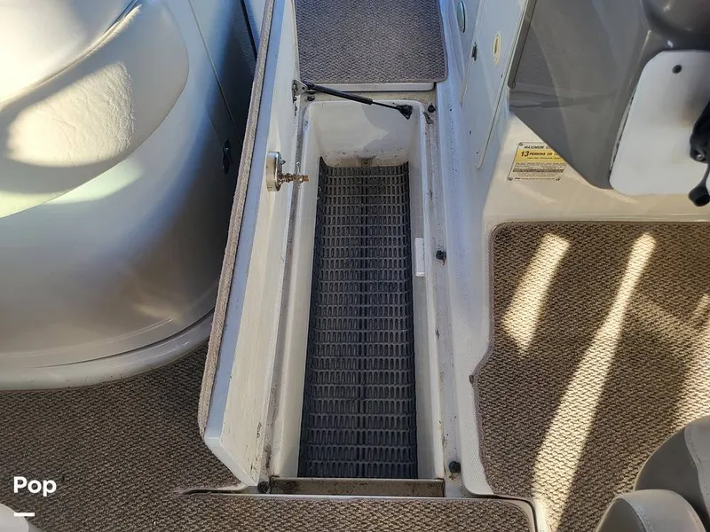 Slide: The Image of Crownline Boats 240 EX 2004 - 16055357