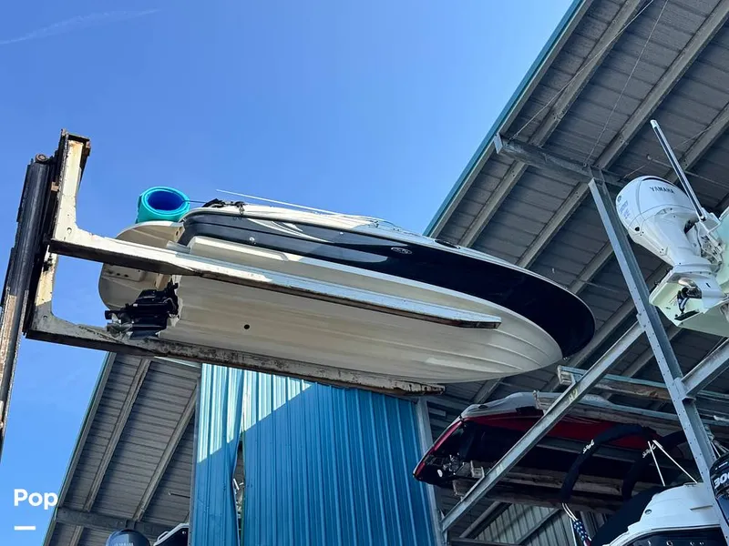 Slide: The Image of Sea Ray 240 Sundeck 2005 - 16097403