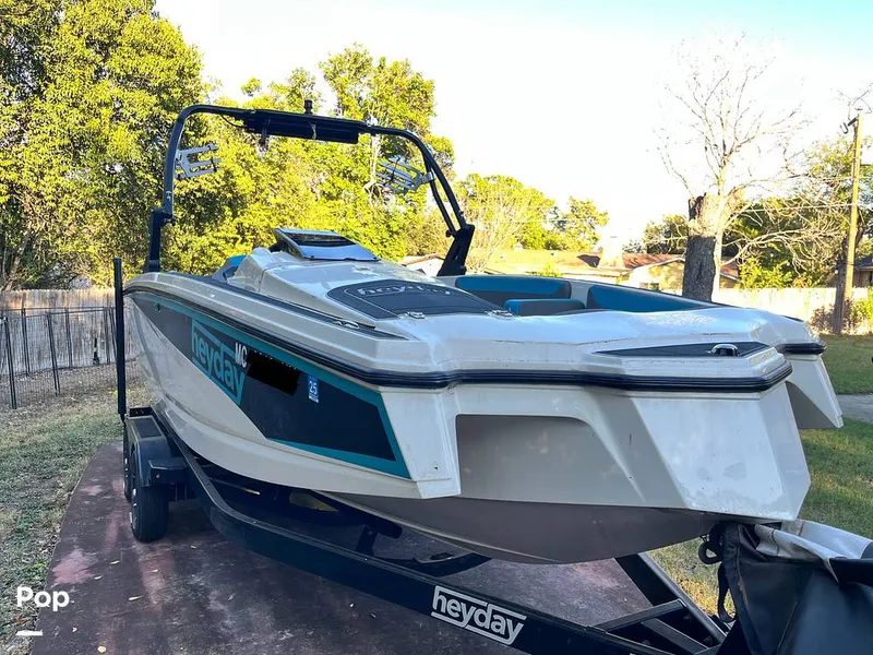 Slide: The Image of Heyday Wake Boats WT-2 Surf 2018 - 16080801