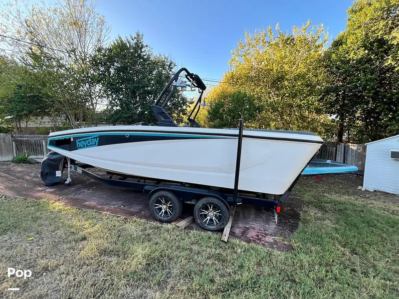 Slide: The Image of Heyday Wake Boats WT-2 Surf 2018 - 16080798