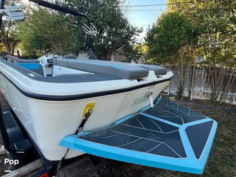 Slide: The Image of Heyday Wake Boats WT-2 Surf 2018 - 16080793