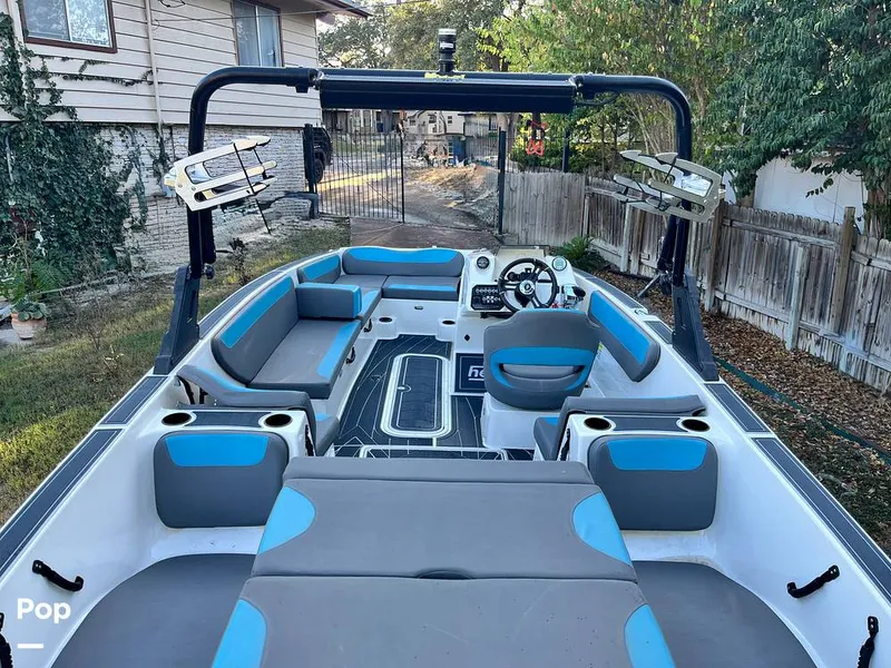 Slide: The Image of Heyday Wake Boats WT-2 Surf 2018 - 16080776