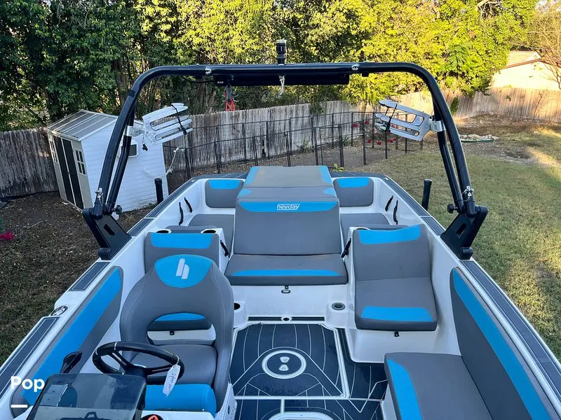 Slide: The Image of Heyday Wake Boats WT-2 Surf 2018 - 16080767