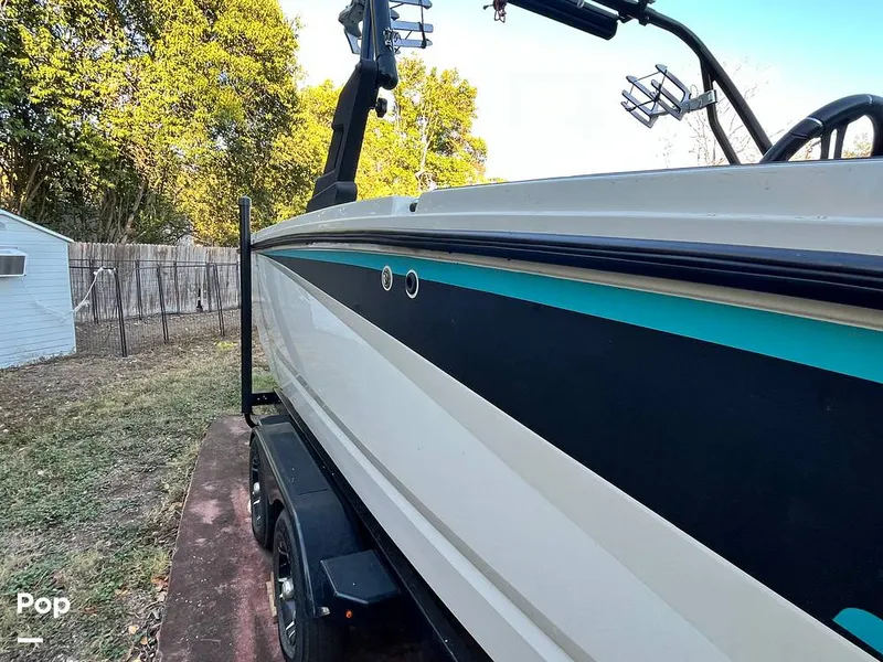 Slide: The Image of Heyday Wake Boats WT-2 Surf 2018 - 16080790