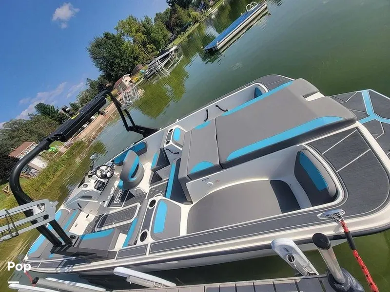 Slide: The Image of Heyday Wake Boats WT-2 Surf 2018 - 16057916