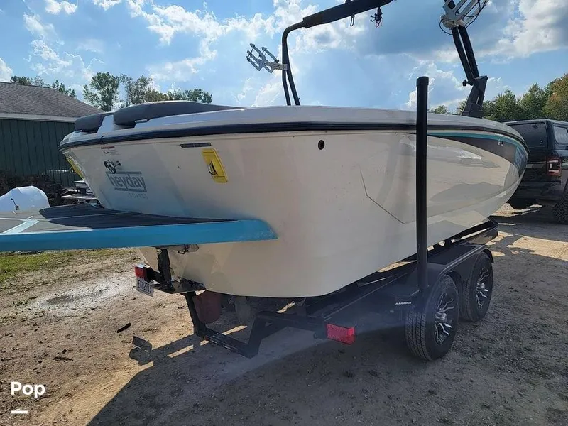 Slide: The Image of Heyday Wake Boats WT-2 Surf 2018 - 16058441