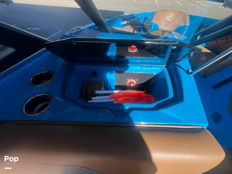 Slide: The Image of Glove Box - 16101545