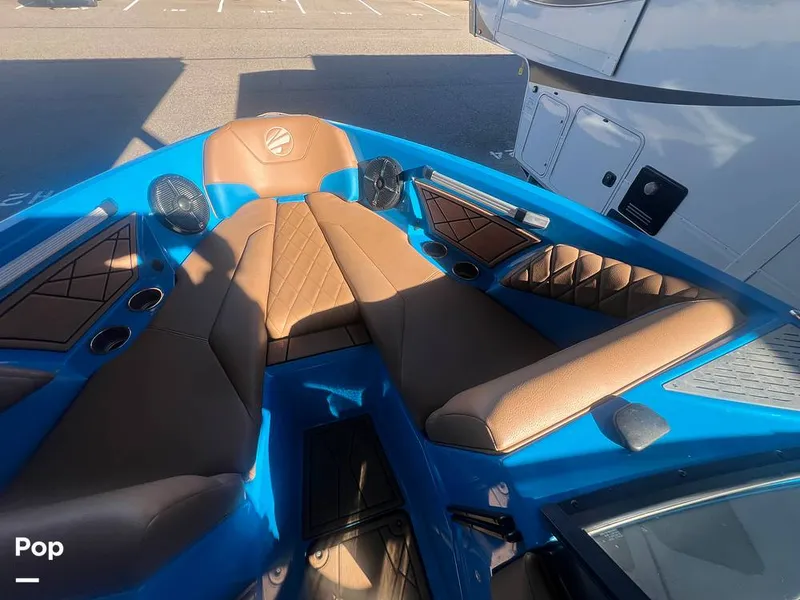 Slide: The Image of Speakers &amp; Cup Holders - 16101540