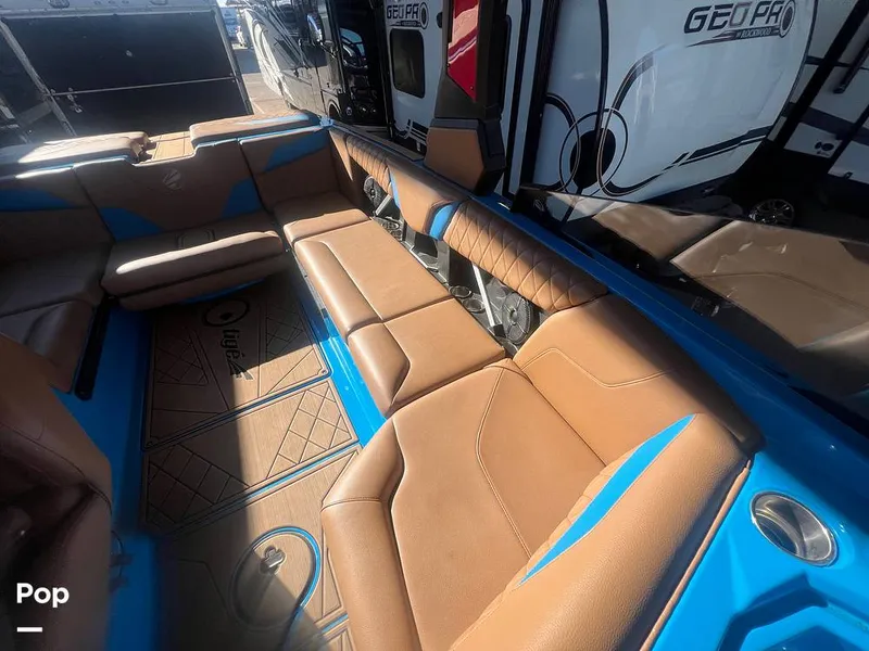 Slide: The Image of Reverse Facing Longer For Passenger - 16101541