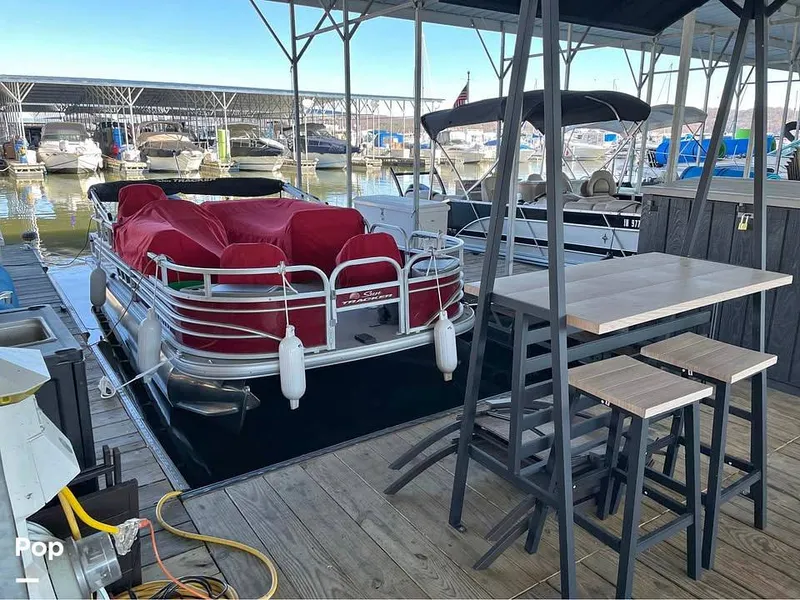 The Image of Sun Tracker Fishin' Barge 20 DLX 2022 - 16171262