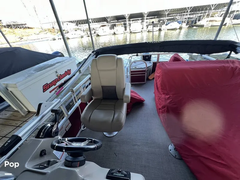 Slide: The Image of Sun Tracker Fishin' Barge 20 DLX 2022 - 16174210