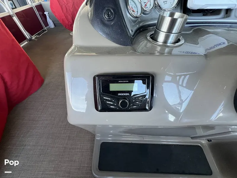 Slide: The Image of Sun Tracker Fishin' Barge 20 DLX 2022 - 16174214