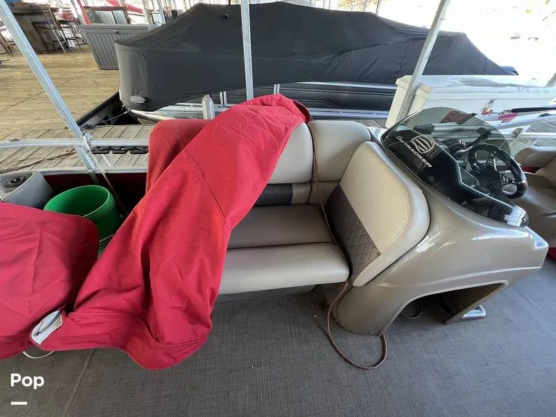 Slide: The Image of Sun Tracker Fishin' Barge 20 DLX 2022 - 16174217