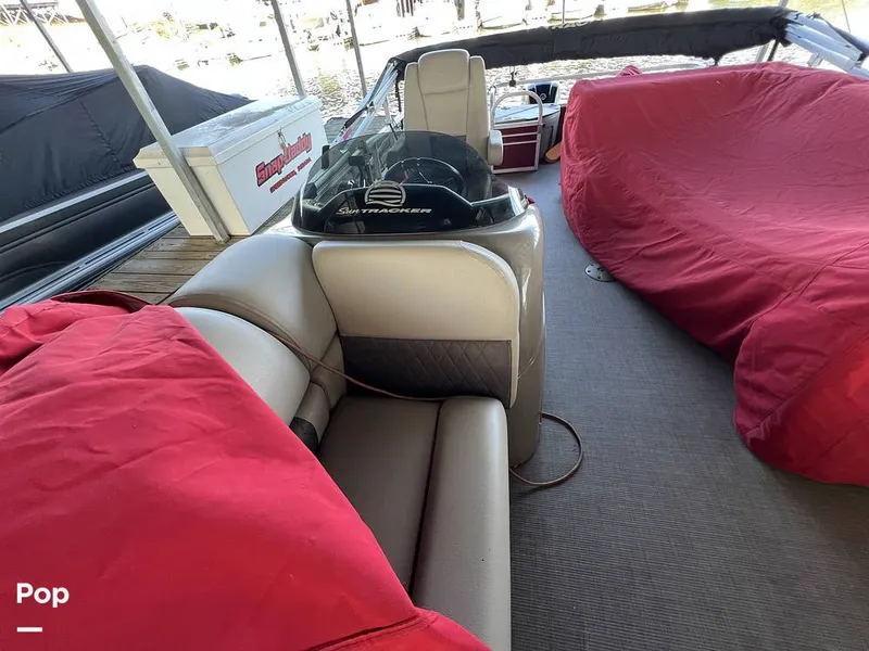 Slide: The Image of Sun Tracker Fishin' Barge 20 DLX 2022 - 16174218