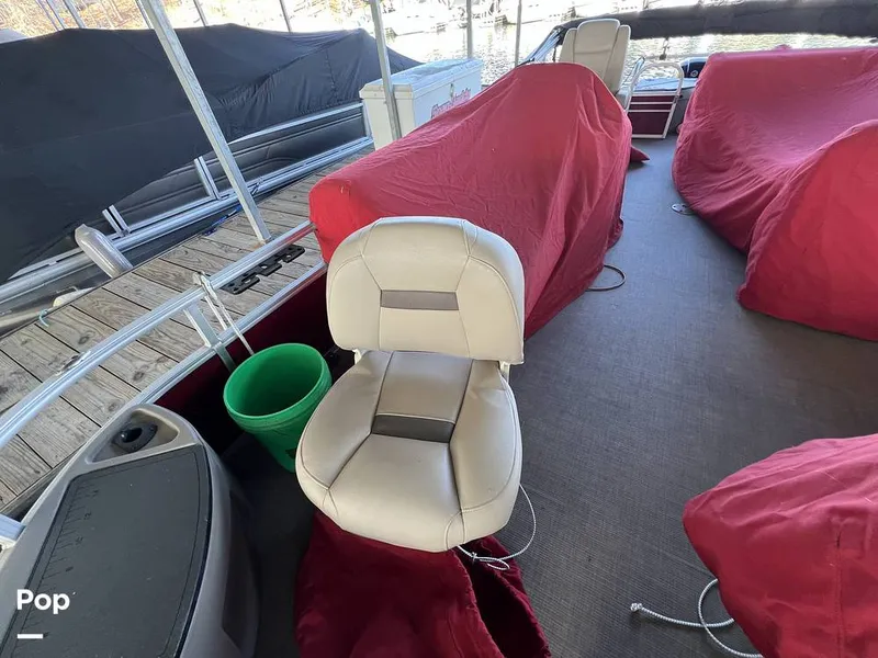 Slide: The Image of Sun Tracker Fishin' Barge 20 DLX 2022 - 16174219