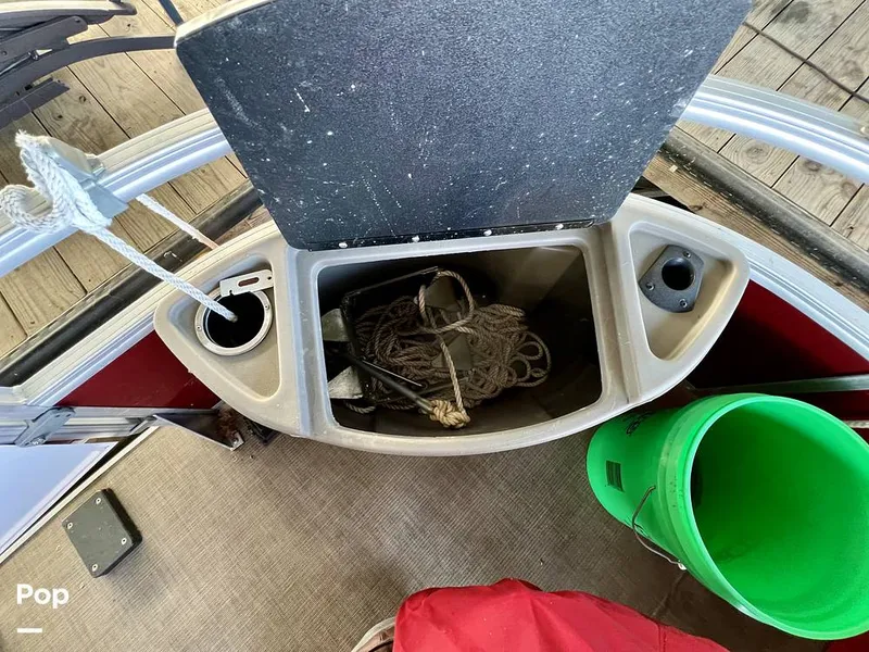 Slide: The Image of Sun Tracker Fishin' Barge 20 DLX 2022 - 16174221