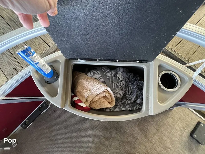 Slide: The Image of Sun Tracker Fishin' Barge 20 DLX 2022 - 16174222