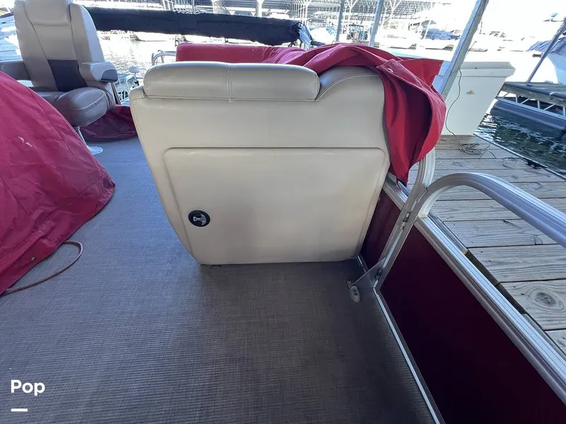 Slide: The Image of Sun Tracker Fishin' Barge 20 DLX 2022 - 16174224