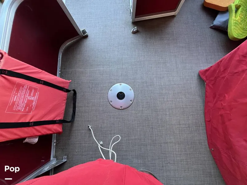 Slide: The Image of Sun Tracker Fishin' Barge 20 DLX 2022 - 16174230