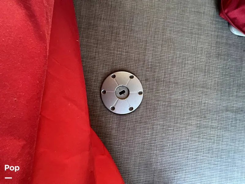 Slide: The Image of Sun Tracker Fishin' Barge 20 DLX 2022 - 16174231