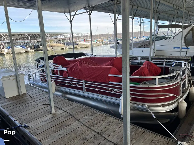 Slide: The Image of Sun Tracker Fishin' Barge 20 DLX 2022 - 16174200