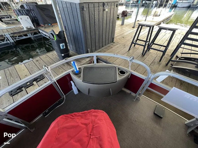 Slide: The Image of Sun Tracker Fishin' Barge 20 DLX 2022 - 16174202