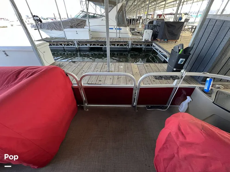 Slide: The Image of Sun Tracker Fishin' Barge 20 DLX 2022 - 16174203