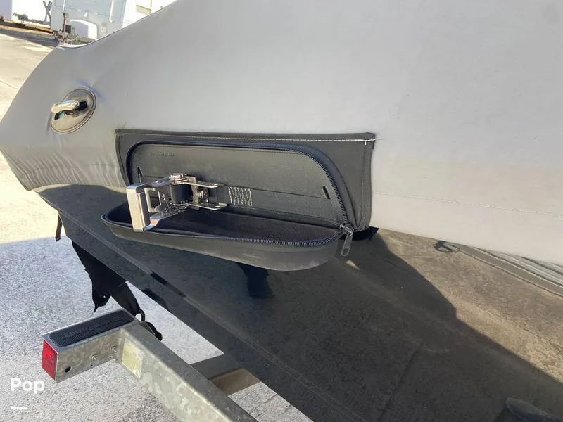 Slide: The Image of Rachets Built Into Cover - 16116450