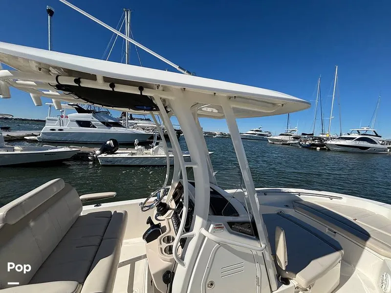 Slide: The Image of Boston Whaler 220 DAUNTLESS 2025 - 16062588