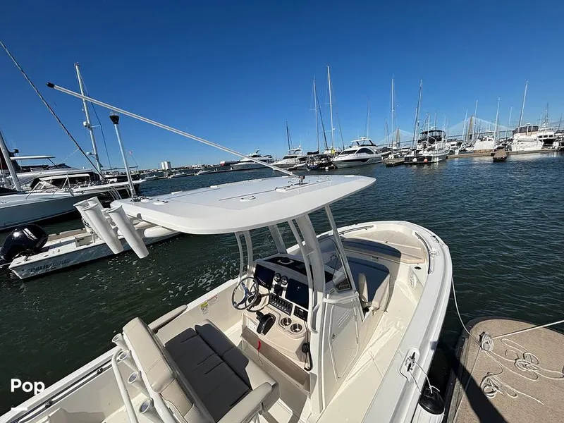 Slide: The Image of Boston Whaler 220 DAUNTLESS 2025 - 16062589