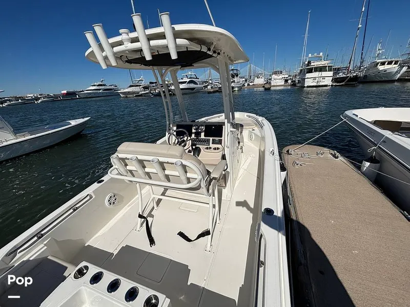 Slide: The Image of Boston Whaler 220 DAUNTLESS 2025 - 16062591