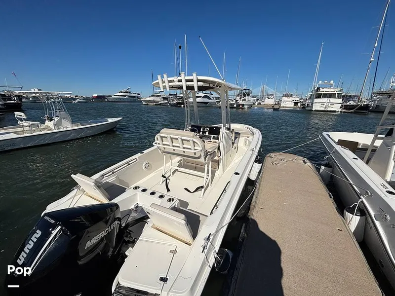 Slide: The Image of Boston Whaler 220 DAUNTLESS 2025 - 16062582
