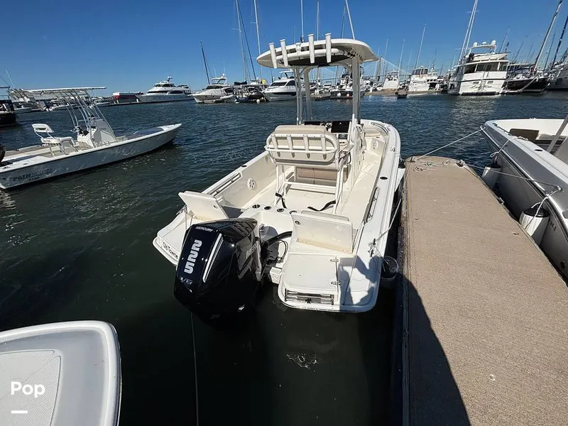 Slide: The Image of Boston Whaler 220 DAUNTLESS 2025 - 16062581